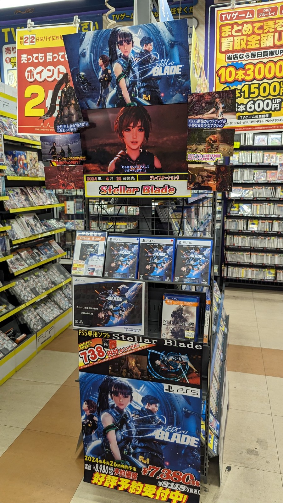 《星刃》与《尼尔》同货架销售 日本店铺宣传语：以女主角背影为焦点